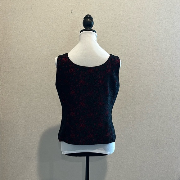 Kasper Women’s Dressy Black Lace Over Red Fitted Side Zip Sleeveless Top - Picture 2 of 5